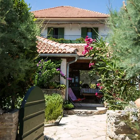 Mit Terrasse, Grill, Garten Und Meerblick Apartment Pašman