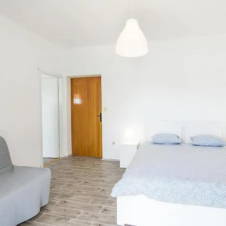 Apartment Mit Terrasse, Grill, Garten Und Meerblick *