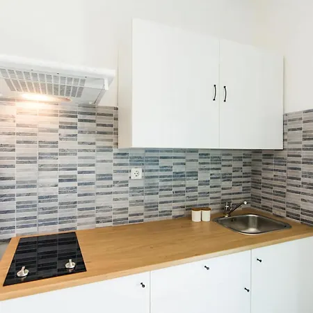 Apartment Mit Terrasse, Grill, Garten Und Meerblick Pašman